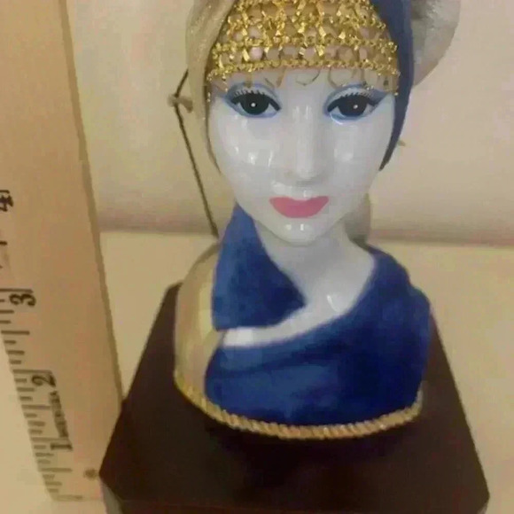 Rare Sagitario Bust Sculpture Princess With Bow & Arrow On Wood Base 6" Tall  WI - Picture 7 of 7